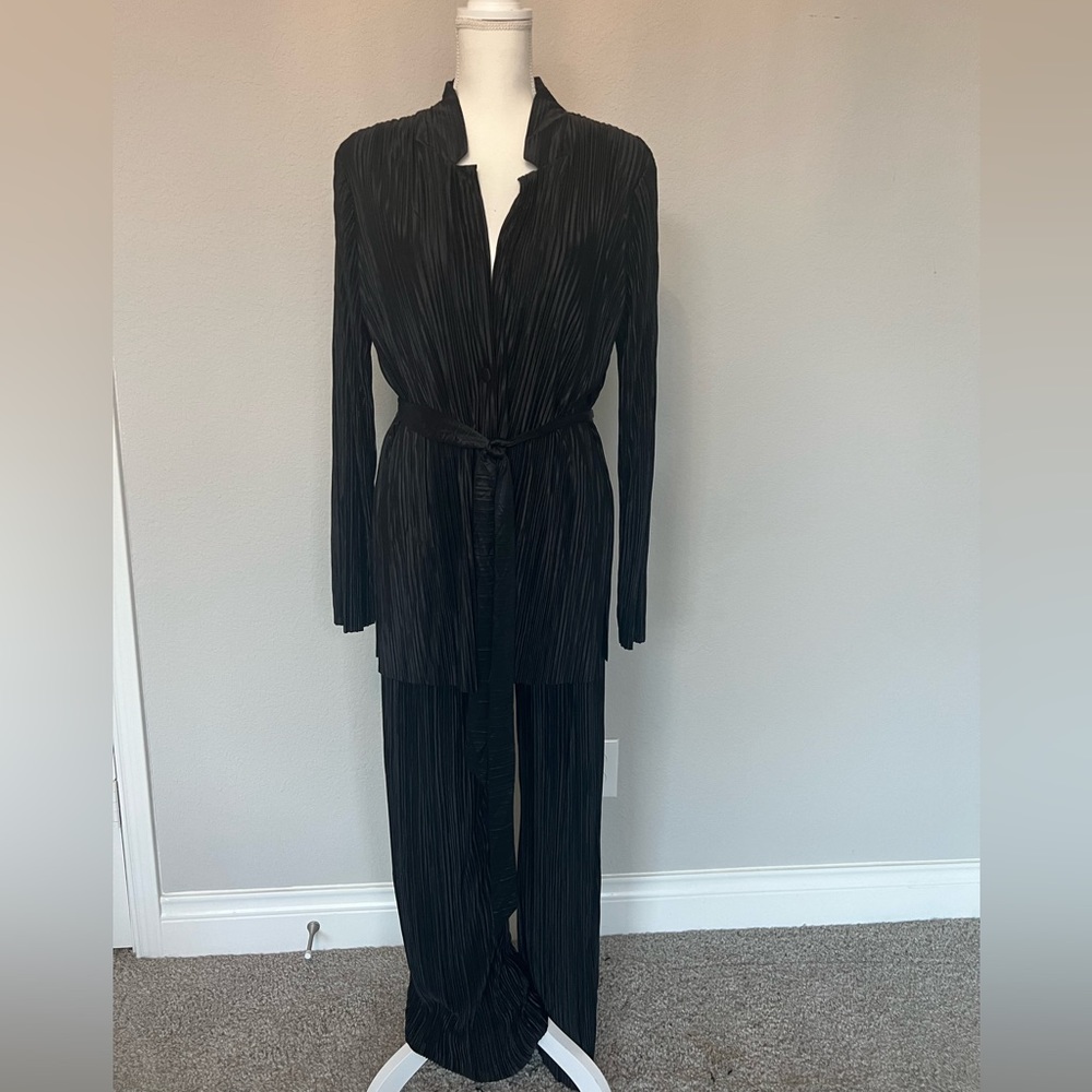 NWT Black Pleated Pantsuit with belt. 2-piece set of wide leg pants and blazer